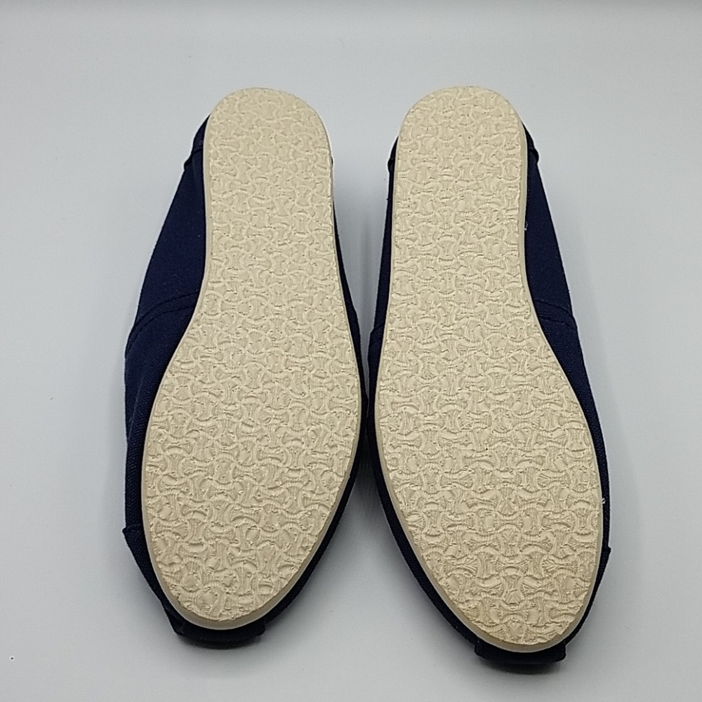 Toms - Picture 3 of 3